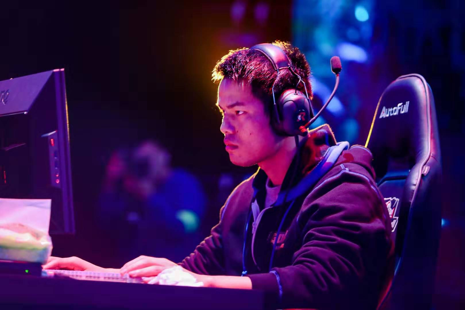 迅速反应的 迅速反应的